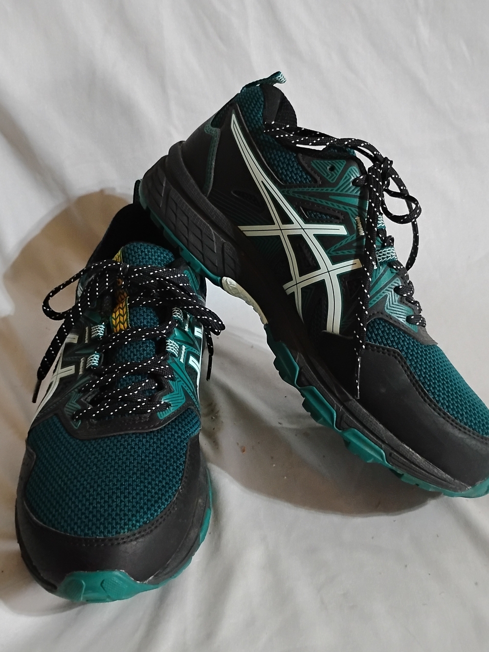 Asics GT-2000 Black Turquoise Color Running Shoes F820622 Women’s 8